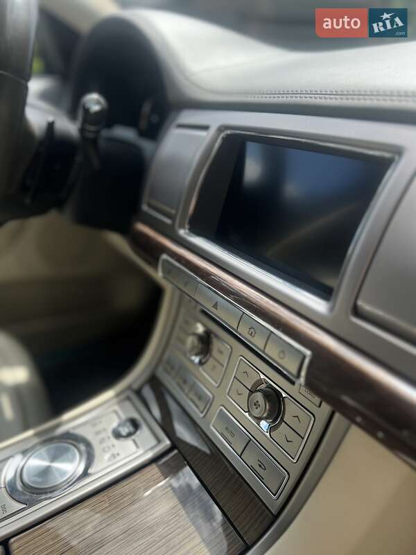 Седан Jaguar XF 2008 в Киеве