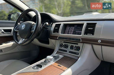 Седан Jaguar XF 2013 в 