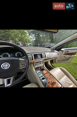 Седан Jaguar XF 2009 в 