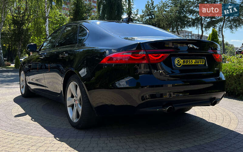 Седан Jaguar XF 2017 в Львове