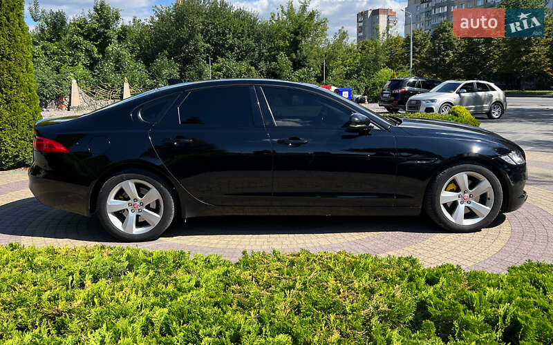 Седан Jaguar XF 2017 в Львове