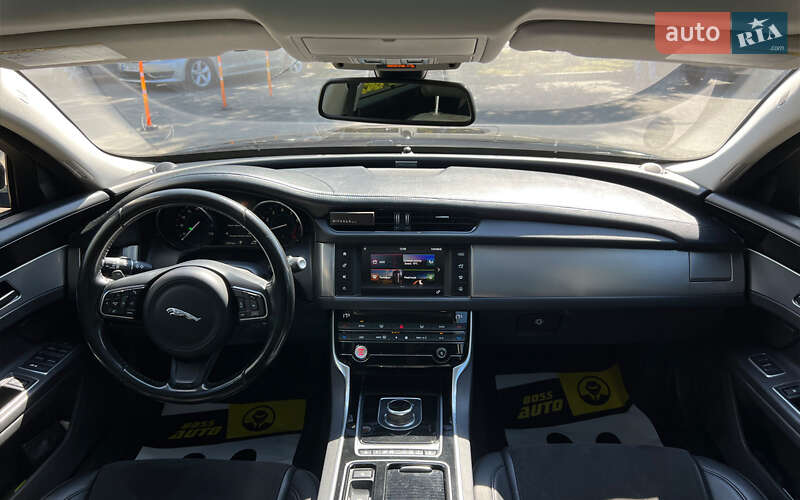 Седан Jaguar XF 2017 в Львове
