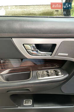 Седан Jaguar XF 2009 в 