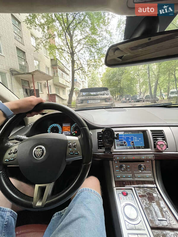 Седан Jaguar XF 2009 в Чернигове