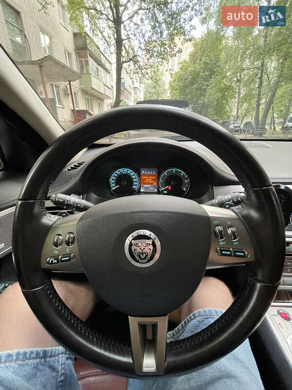 Седан Jaguar XF 2009 в Чернигове