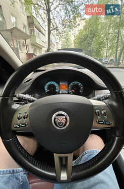 Седан Jaguar XF 2009 в 