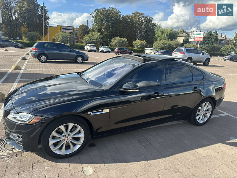 Седан Jaguar XF 2016 в 