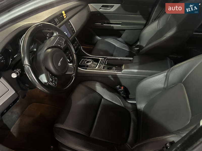 Седан Jaguar XF 2016 в Житомире