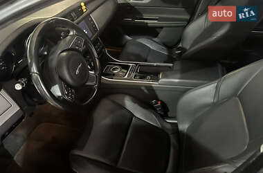 Седан Jaguar XF 2016 в 