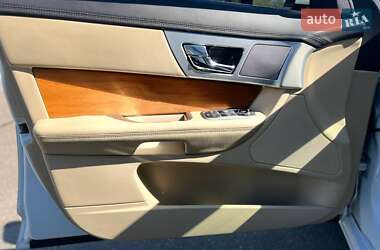 Седан Jaguar XF 2012 в 