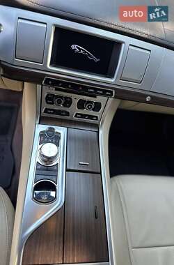 Седан Jaguar XF 2012 в 