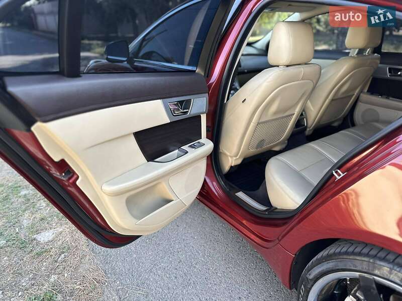 Седан Jaguar XF 2012 в Одессе