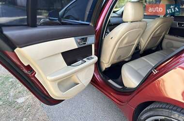 Седан Jaguar XF 2012 в 