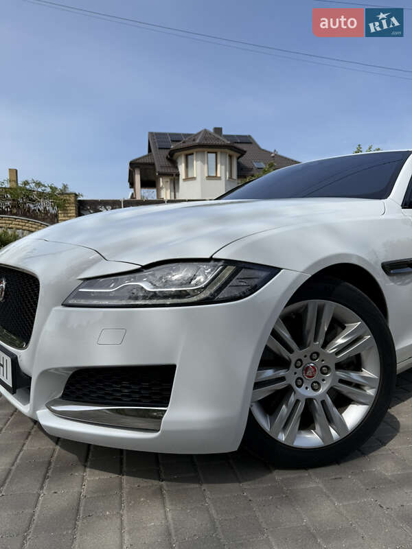 Седан Jaguar XF 2016 в Кропивницком