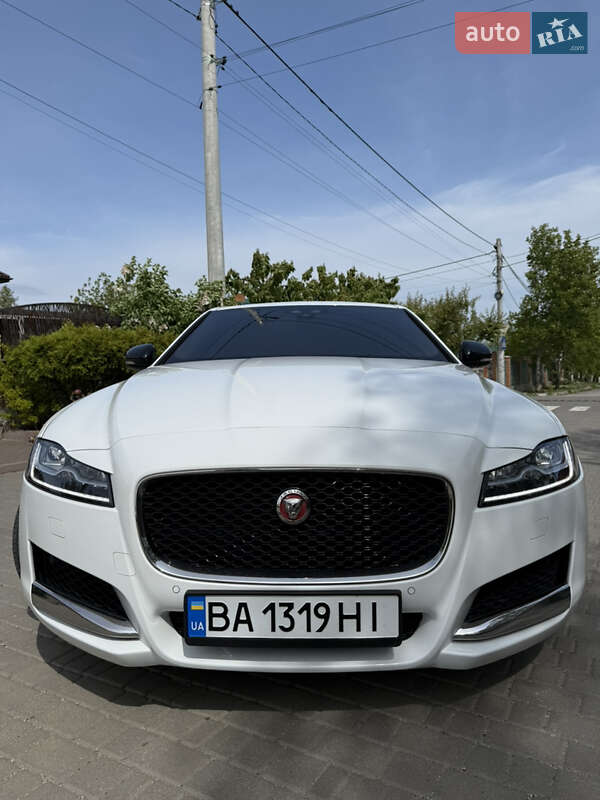 Седан Jaguar XF 2016 в Кропивницком
