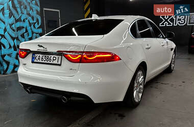 Седан Jaguar XF 2017 в 