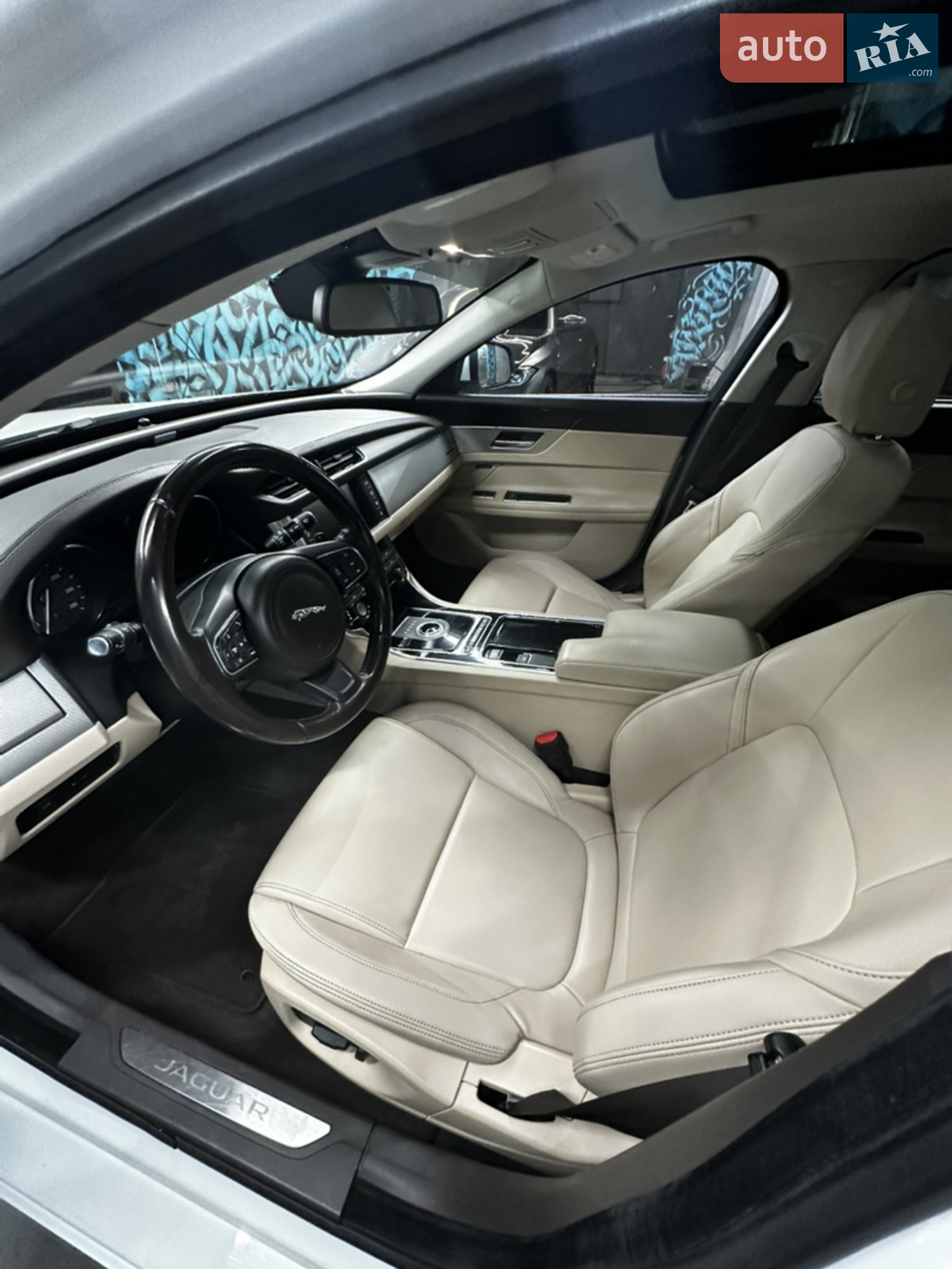2017 Jaguar XF - мініатюра 12