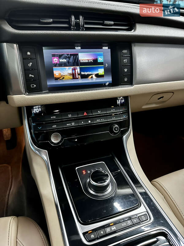 Седан Jaguar XF 2017 в Києві