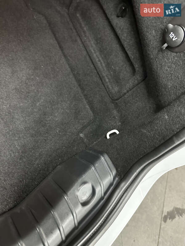 Седан Jaguar XF 2017 в Києві