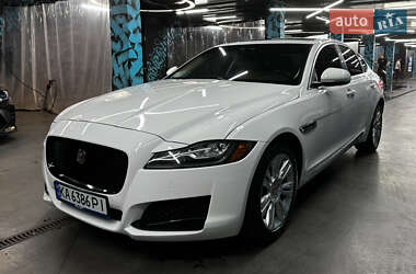 Седан Jaguar XF 2017 в 