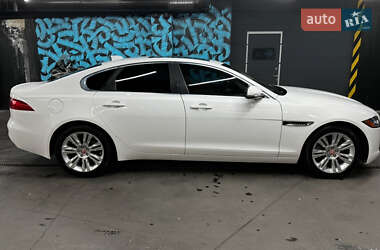 Седан Jaguar XF 2017 в 