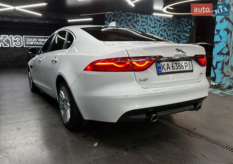Седан Jaguar XF 2017 в Києві