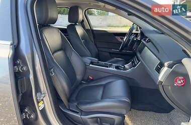 Седан Jaguar XF 2018 в 