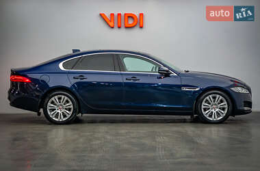 Седан Jaguar XF 2016 в 