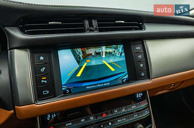 Седан Jaguar XF 2016 в 