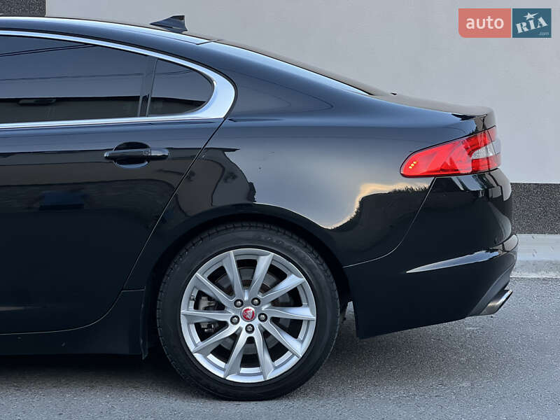 Седан Jaguar XF 2014 в Тернополі