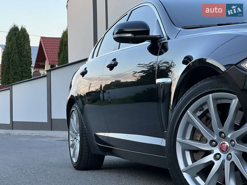 Седан Jaguar XF 2014 в Тернополі