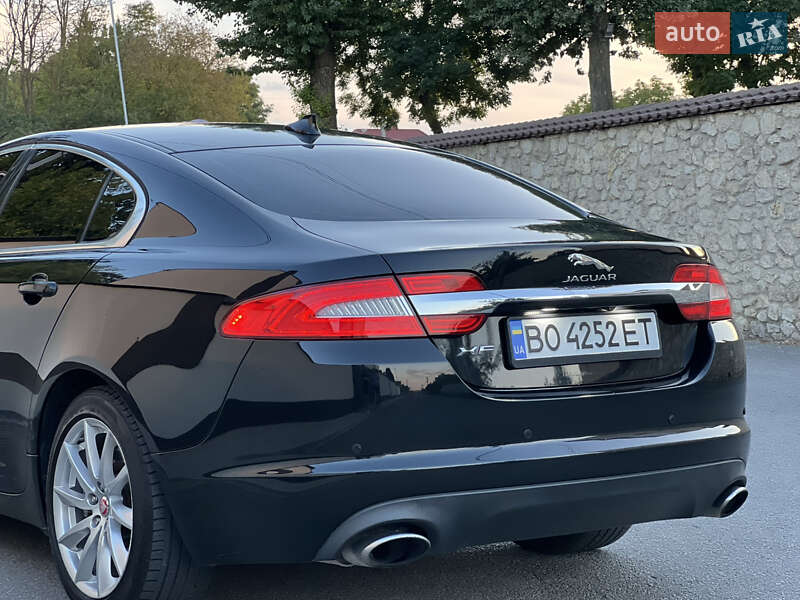 Седан Jaguar XF 2014 в Тернополі