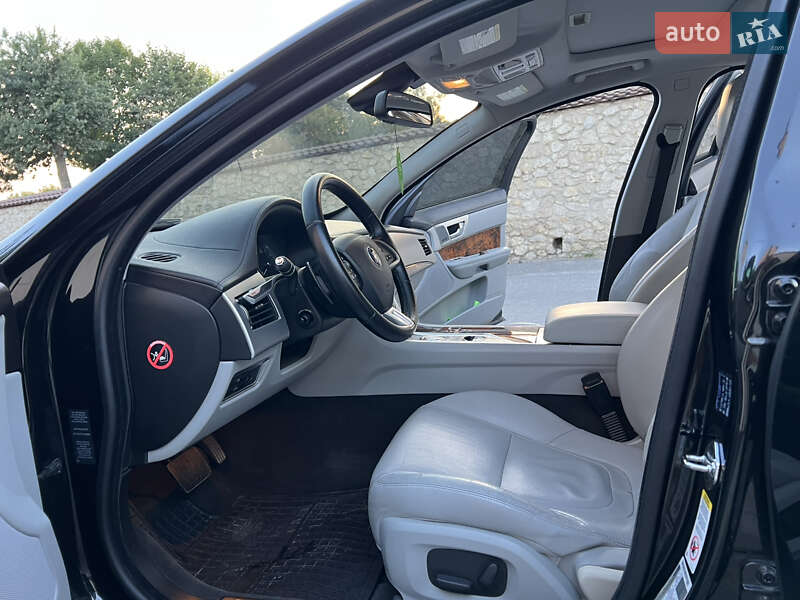 Седан Jaguar XF 2014 в Тернополі