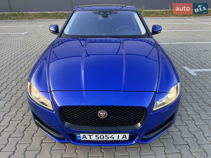 Седан Jaguar XF 2016 в Ивано-Франковске