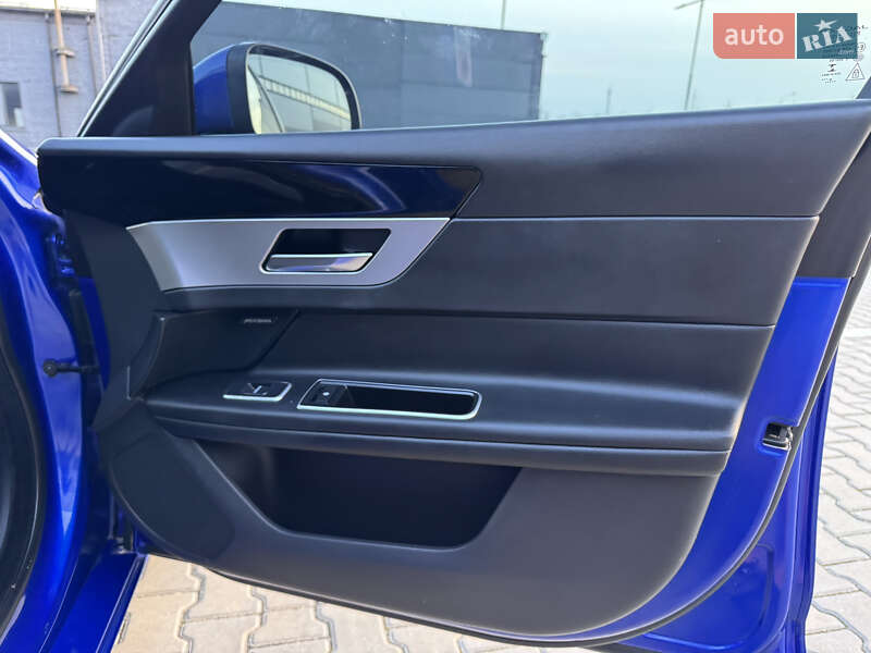 Седан Jaguar XF 2016 в Ивано-Франковске