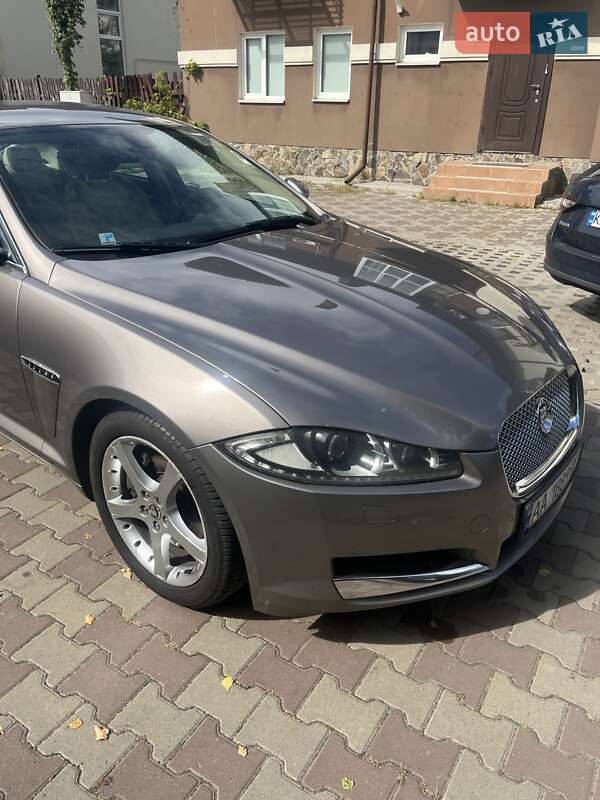 Jaguar XF 2012