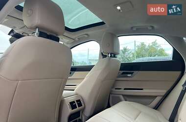 Седан Jaguar XF 2018 в 