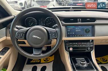 Седан Jaguar XF 2018 в 