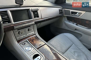 Седан Jaguar XF 2008 в 