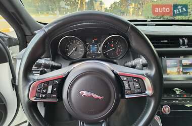 Седан Jaguar XF 2016 в 