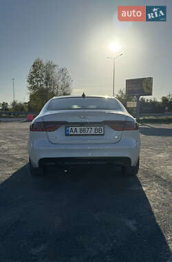 Седан Jaguar XF 2016 в 