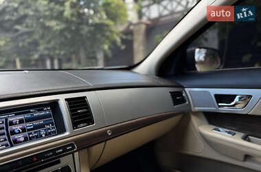 Седан Jaguar XF 2013 в 
