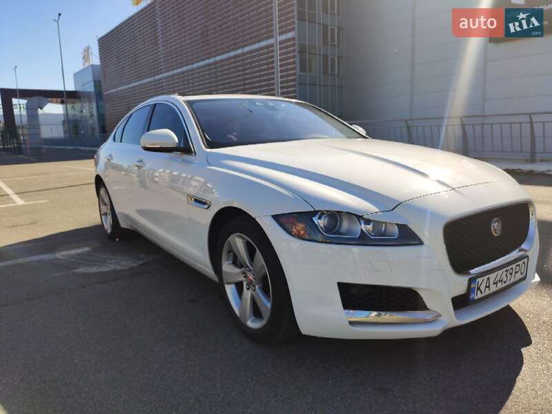 Седан Jaguar XF 2017 в Киеве