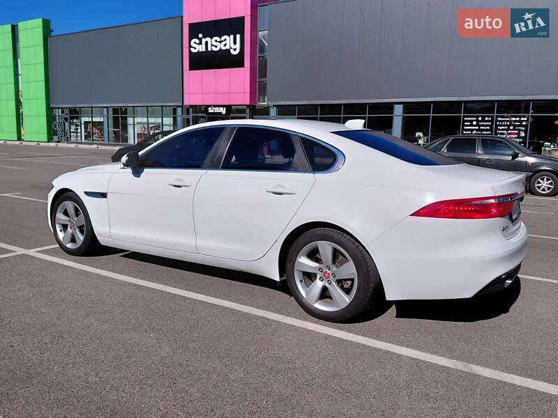 Седан Jaguar XF 2017 в Киеве