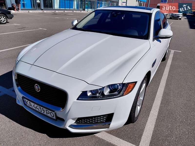 Седан Jaguar XF 2017 в Киеве