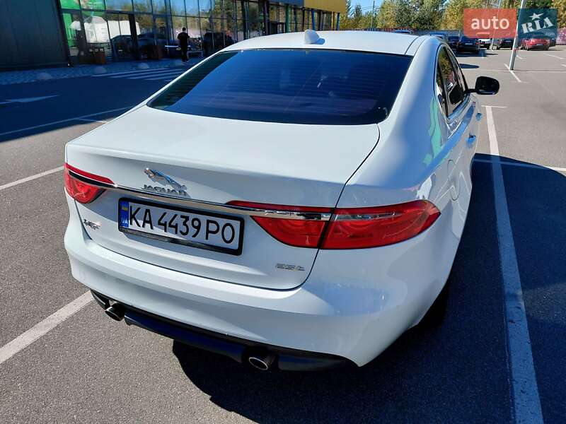 Седан Jaguar XF 2017 в Киеве