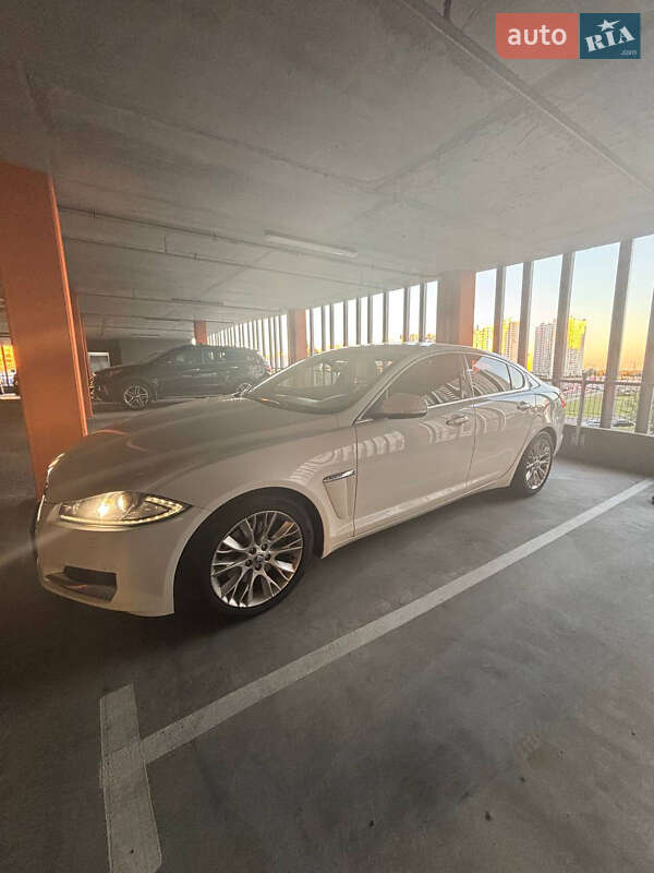 Седан Jaguar XF 2012 в Киеве
