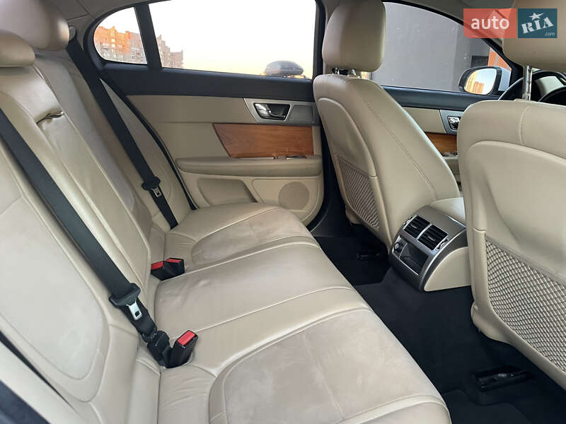 Седан Jaguar XF 2012 в Киеве