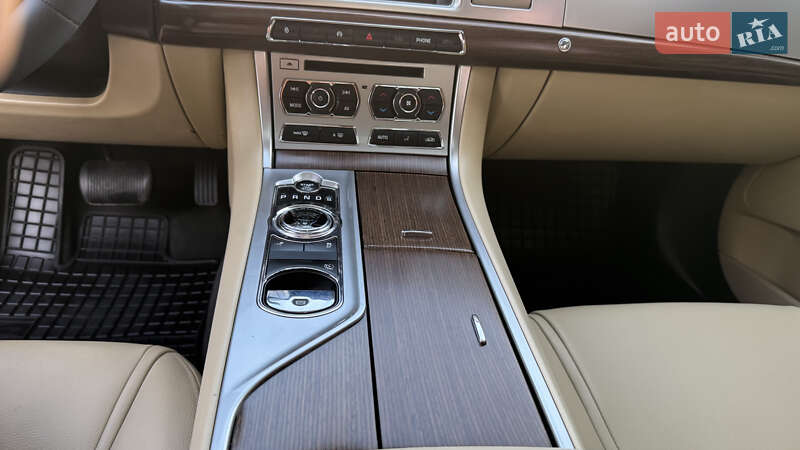 Седан Jaguar XF 2014 в Киеве