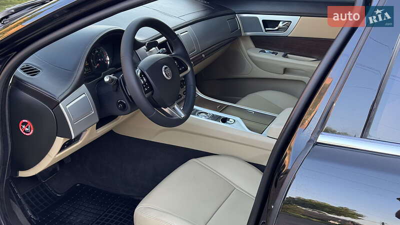 Седан Jaguar XF 2014 в Киеве